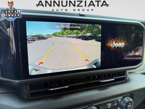 Used 2025 Jeep Gladiator Sport AWD/4WD image 27