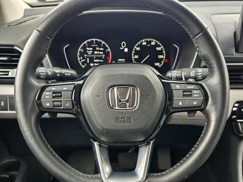 Used 2025 Honda Pilot Touring image 20