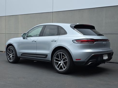 Certified 2023 Porsche Macan AWD/4WD image 3