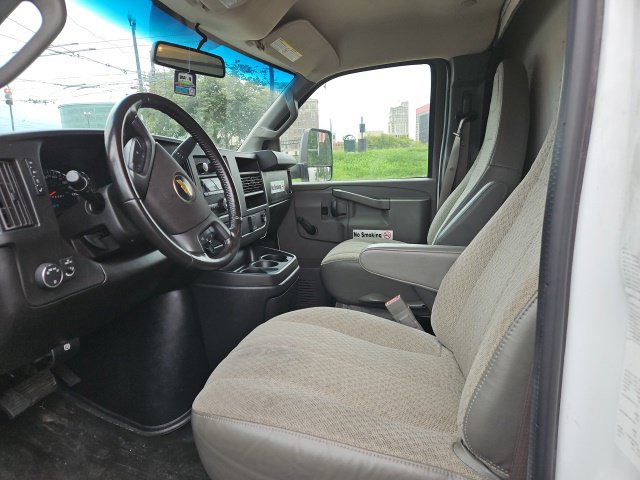Used 2021 Chevrolet Express 3500 w/ Driver Convenience Package RWD image 8