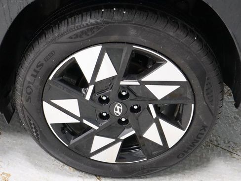 Certified 2025 Hyundai Kona SEL FWD image 19