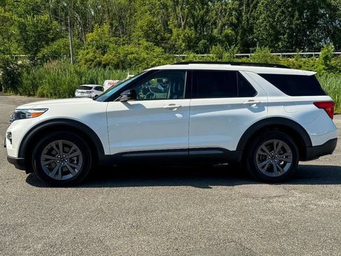Used 2023 Ford Explorer XLT w/ Equipment Group 202A AWD/4WD image 6