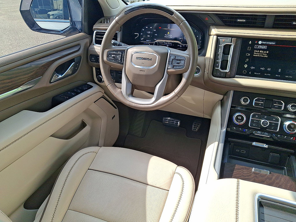 Used 2024 GMC Yukon Denali w/ Advanced Technology Package AWD/4WD image 15