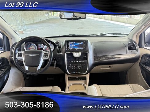 Used 2013 Chrysler Town & Country Limited w/ Luxury Group FWD image 18