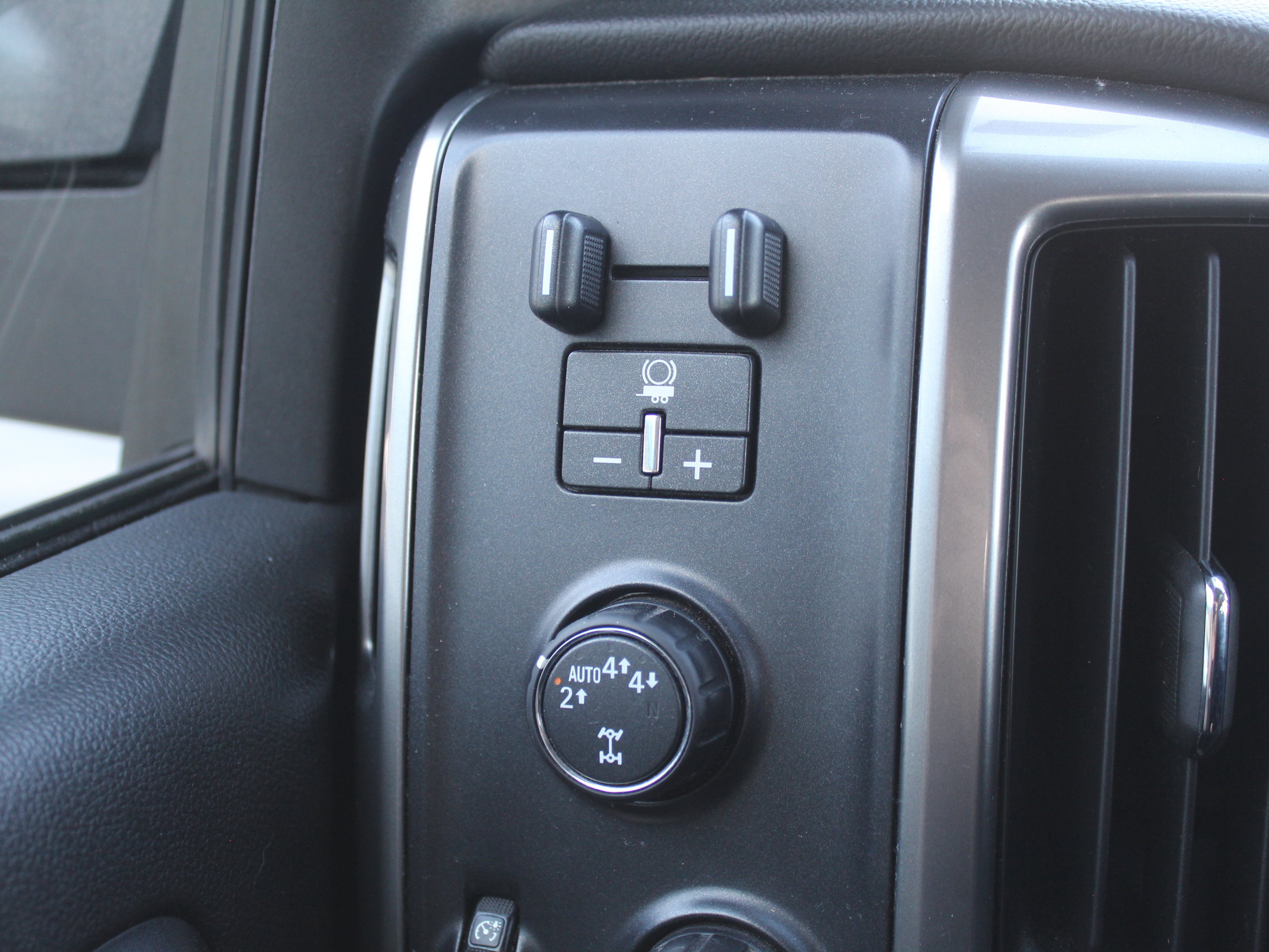 Used 2018 Chevrolet Silverado 1500 LT w/ All Star Edition AWD/4WD image 19
