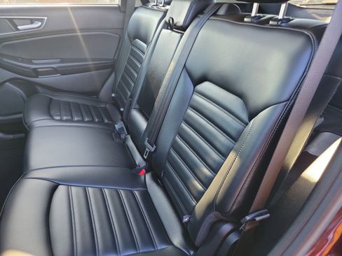 Used 2024 Ford Edge SEL w/ Convenience Package image 12