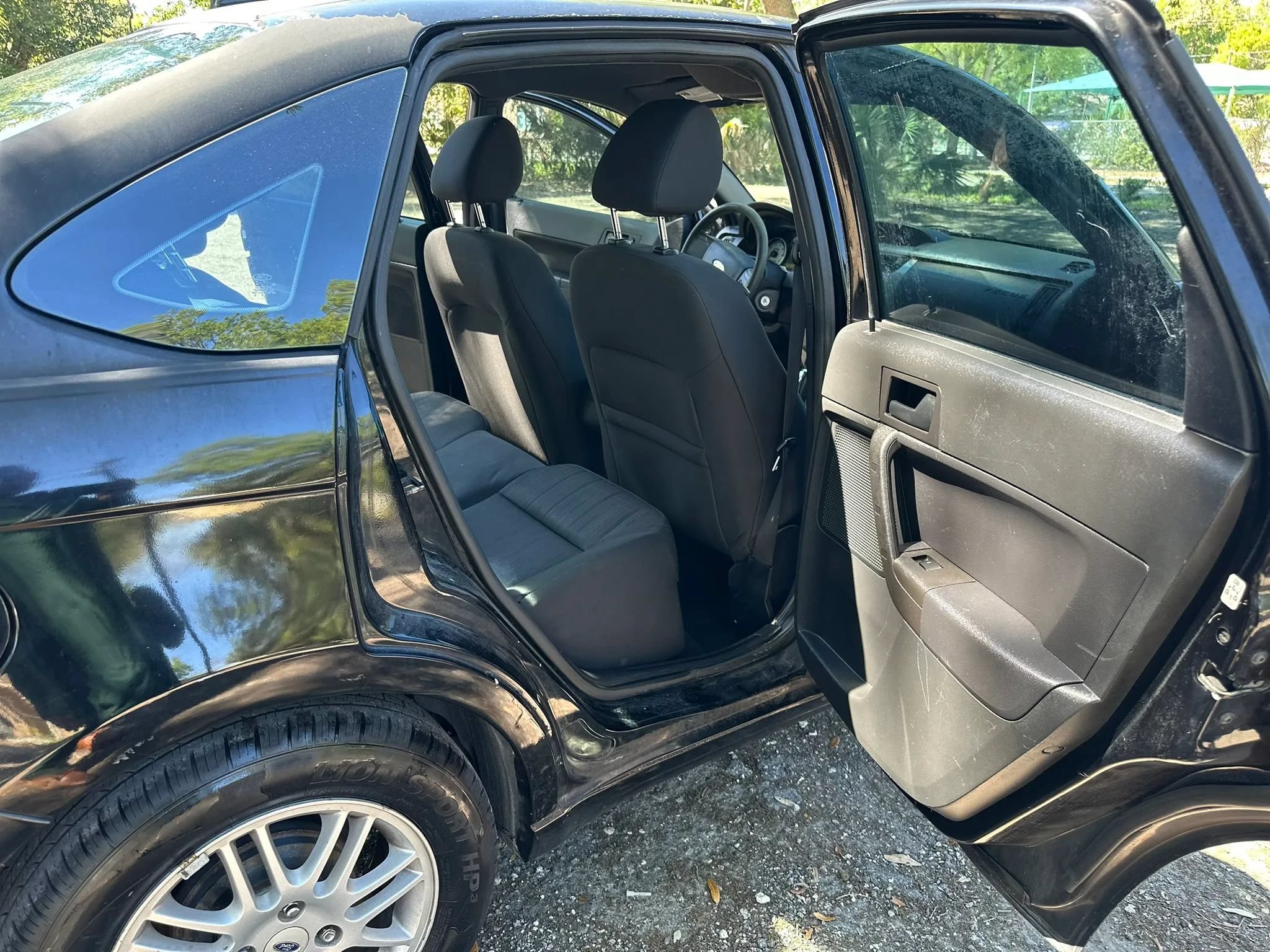 Used 2010 Ford Focus SE FWD image 5