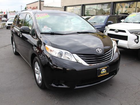 Used 2012 Toyota Sienna LE image 8