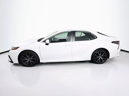 Used 2024 Toyota Camry SE FWD image 4