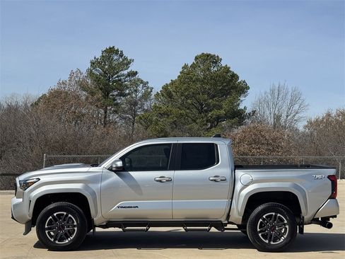 Used 2024 Toyota Tacoma TRD Sport image 3