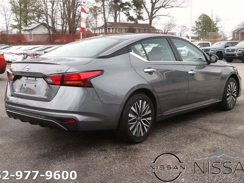 Certified 2024 Nissan Altima 2.5 SV FWD image 8