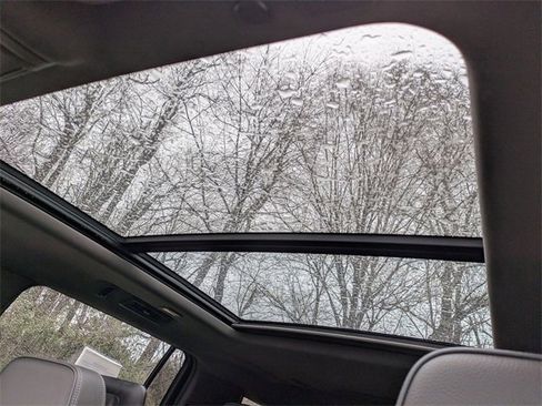 Used 2021 GMC Yukon XL Denali w/ Denali Premium Package image 20