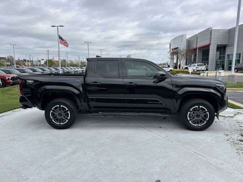 Used 2025 Toyota Tacoma TRD Sport image 11