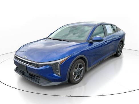 Certified 2025 Kia K4 FWD image 3