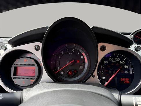 Used 2020 Nissan 370Z Coupe image 39