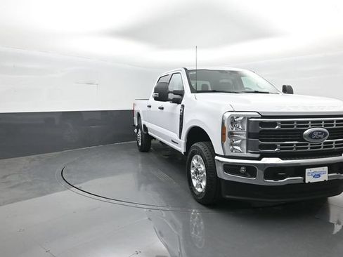 New 2026 Ford F350 XLT w/ FX4 Off-Road Package AWD/4WD image 2