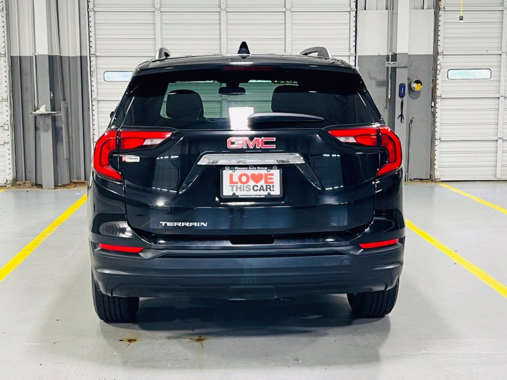 Used 2021 GMC Terrain SLE w/ Driver Convenience Package FWD image 16