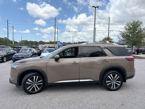 Certified 2024 Nissan Pathfinder Platinum FWD image 4