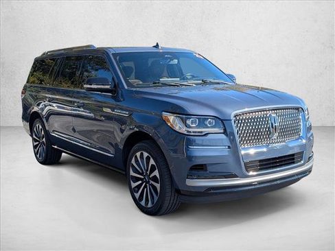 Used 2023 Lincoln Navigator L Reserve image 3