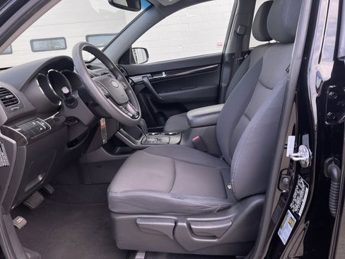 Used 2013 Kia Sorento LX image 24