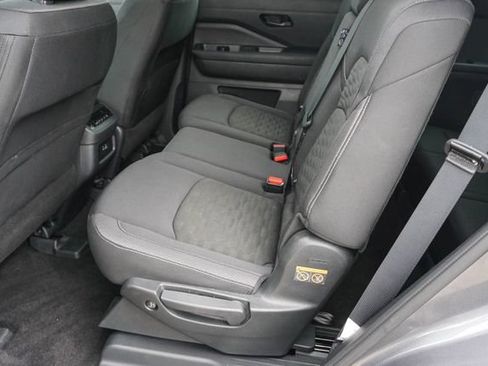 Used 2025 Nissan Pathfinder SV FWD image 18