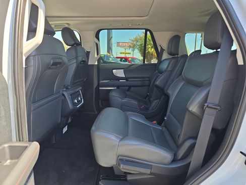 Used 2025 Ford Expedition Active image 12