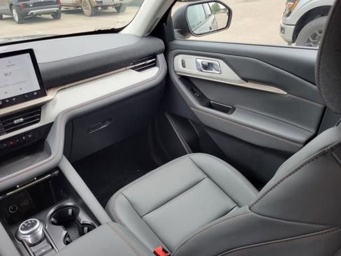 New 2025 Ford Explorer Active w/ Active Comfort Package image 18