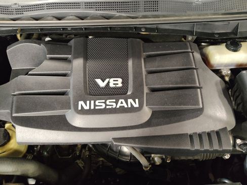 Used 2019 Nissan Titan SV w/ SV Convenience Package image 30