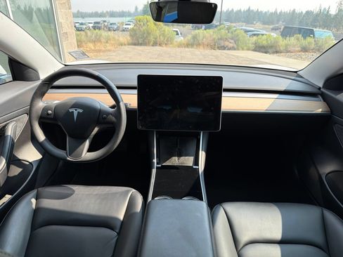 Used 2020 Tesla Model 3 Standard Range Plus RWD image 11