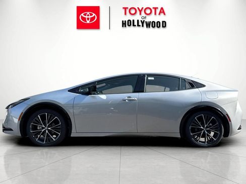 New 2027 Toyota Prius XLE FWD image 9