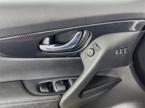 Used 2018 Nissan Rogue SL w/ Premium Package image 19