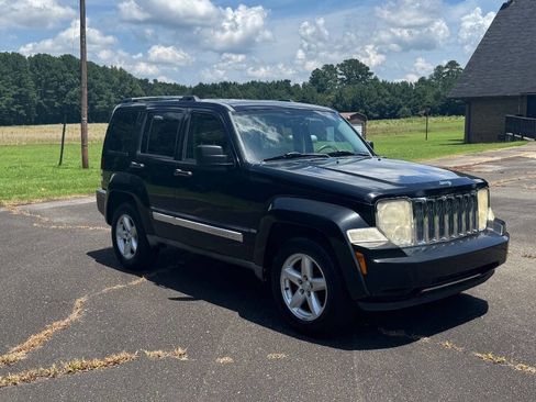 Used 2011 Jeep Liberty Limited image 2