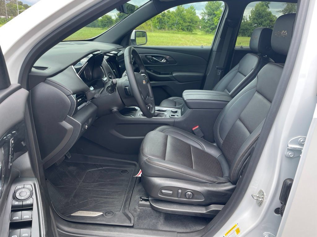 Used 2023 Chevrolet Traverse High Country w/ LPO, Floor Liner Package AWD/4WD image 13