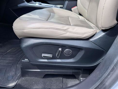 Used 2020 Ford Explorer Limited w/ Hybrid Equipment Group 310A AWD/4WD image 12