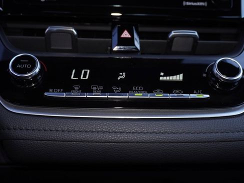 Certified 2022 Toyota Corolla SE w/ Carpet Mat Package (TMS) image 14