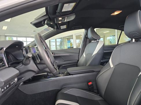 Used 2025 Toyota Camry SE image 69