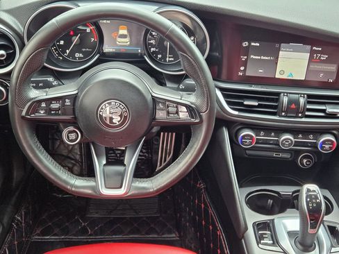 Used 2022 Alfa Romeo Giulia Veloce RWD image 10