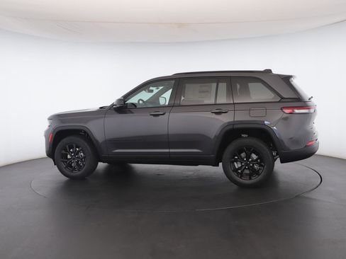 New 2025 Jeep Grand Cherokee Altitude image 21