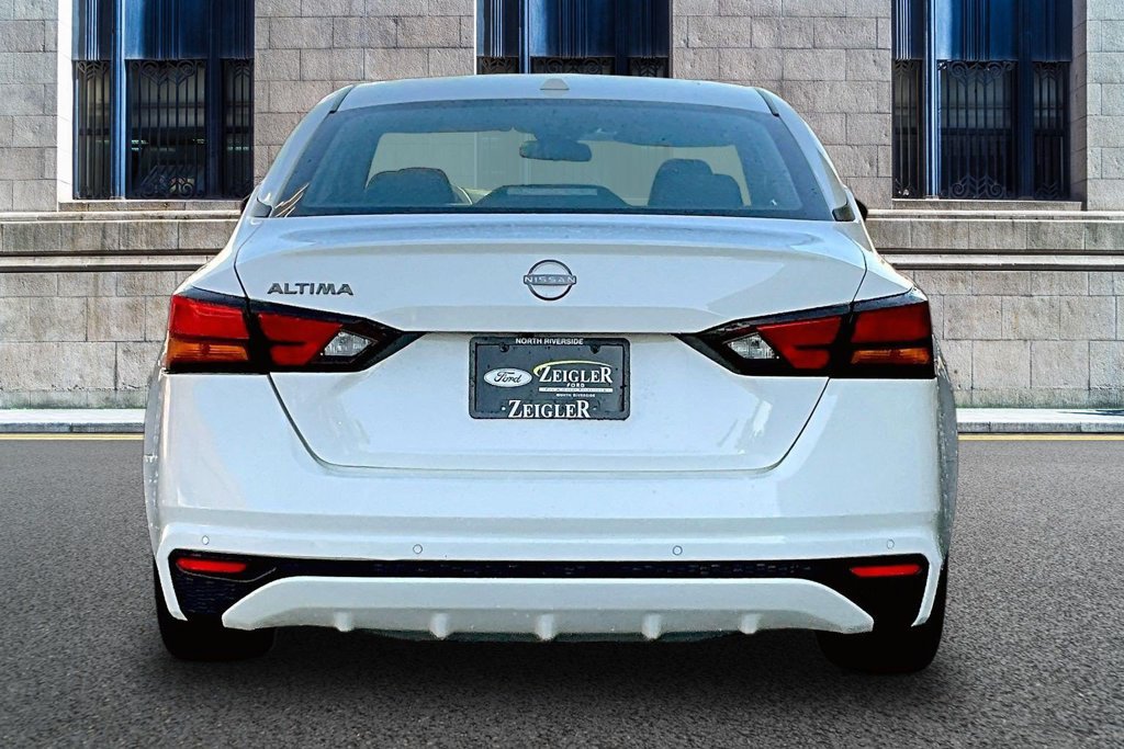 Used 2025 Nissan Altima 2.5 SV FWD image 4