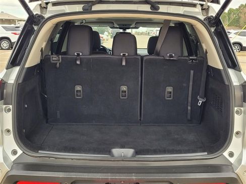 Used 2022 Nissan Pathfinder SV w/ SV Premium Package image 9