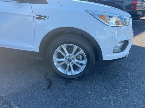 Used 2019 Ford Escape SE image 5
