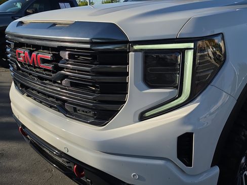 Used 2023 GMC Sierra 1500 AT4 w/ AT4 Premium Package AWD/4WD image 9