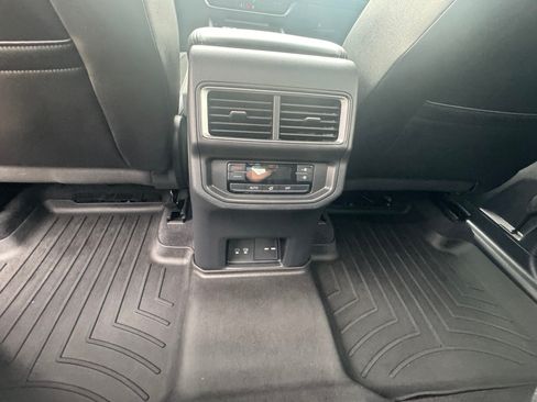 Used 2024 Volkswagen Atlas SE w/ Black Wheel Package FWD image 14