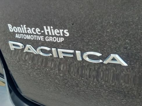 Used 2024 Chrysler Pacifica Touring-L FWD image 6