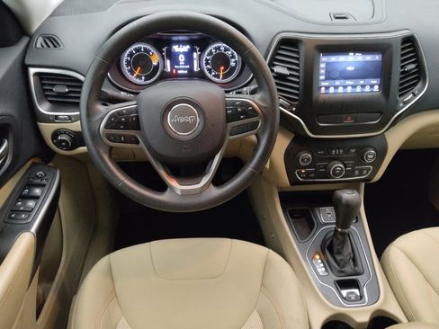 Used 2019 Jeep Cherokee Latitude w/ Popular Appearance Group FWD image 22