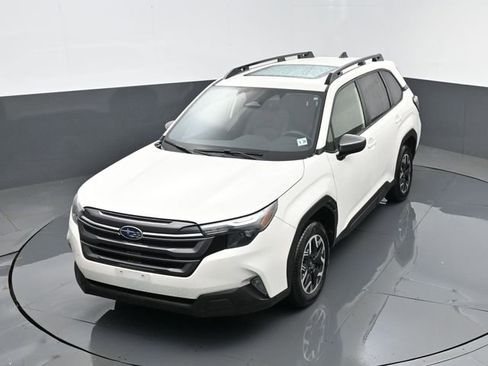 Used 2025 Subaru Forester Premium image 21