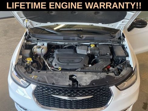 Used 2024 Chrysler Pacifica Touring-L FWD image 48
