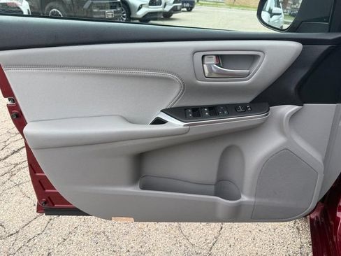 Used 2016 Toyota Camry XLE w/ Moonroof Package FWD image 19