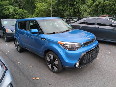 Used 2016 Kia Soul + w/ Designer's Package FWD image 1