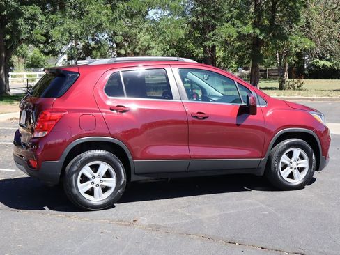 Used 2017 Chevrolet Trax LT AWD/4WD image 4